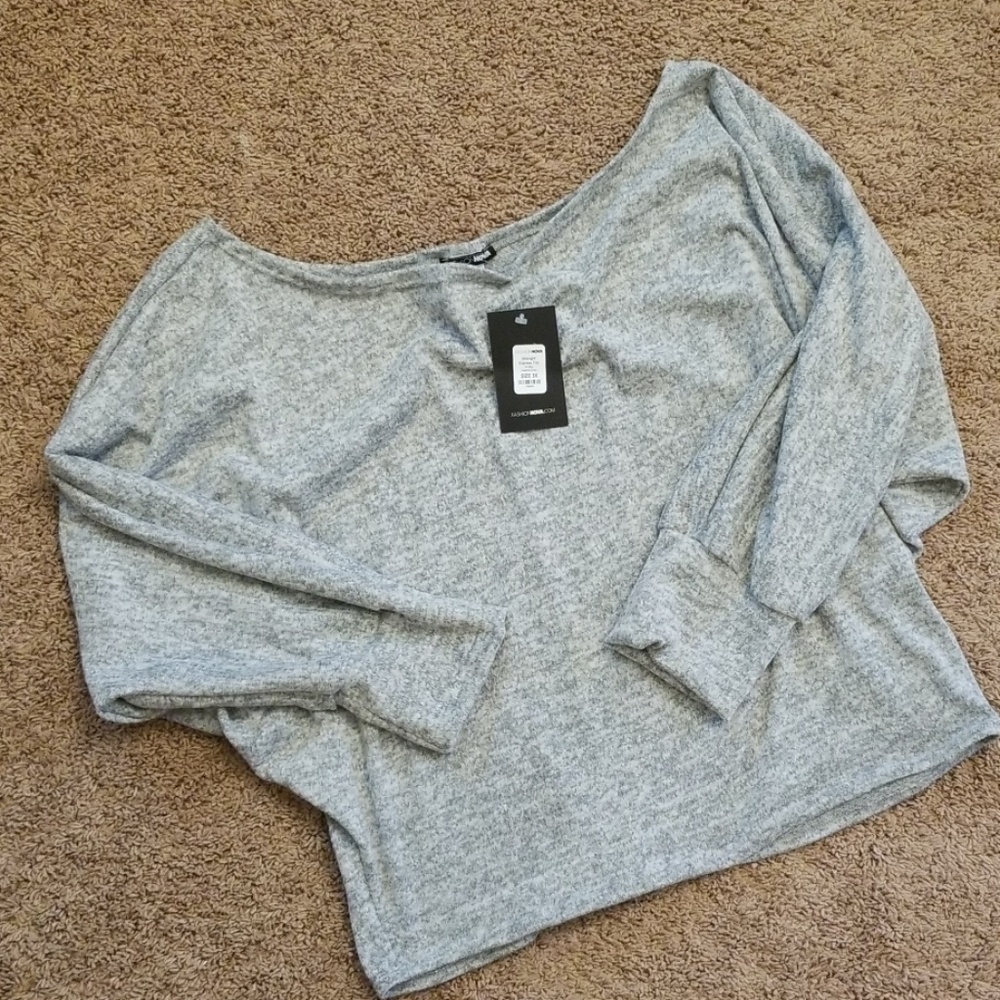 🌼BNWT Off the shoulder top